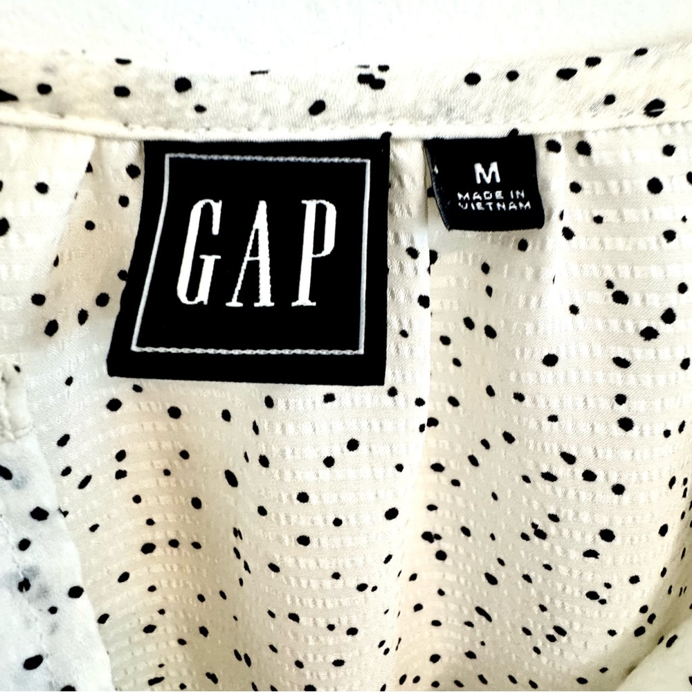 Women’s GAP blouse off white with black dots